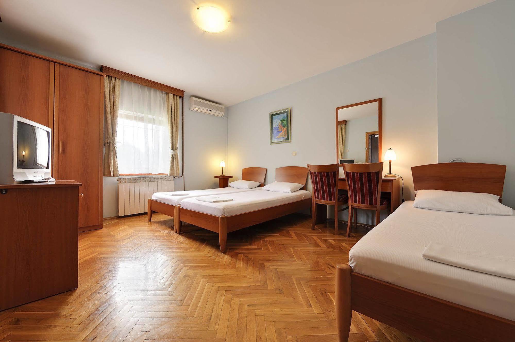 Hotel Sucevic Garni ベオグラード エクステリア 写真