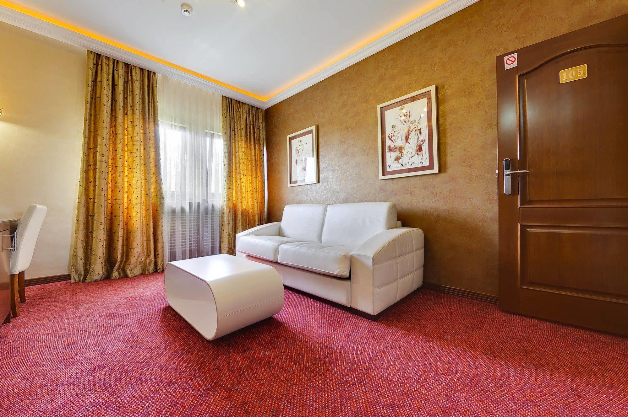 Hotel Sucevic Garni ベオグラード エクステリア 写真