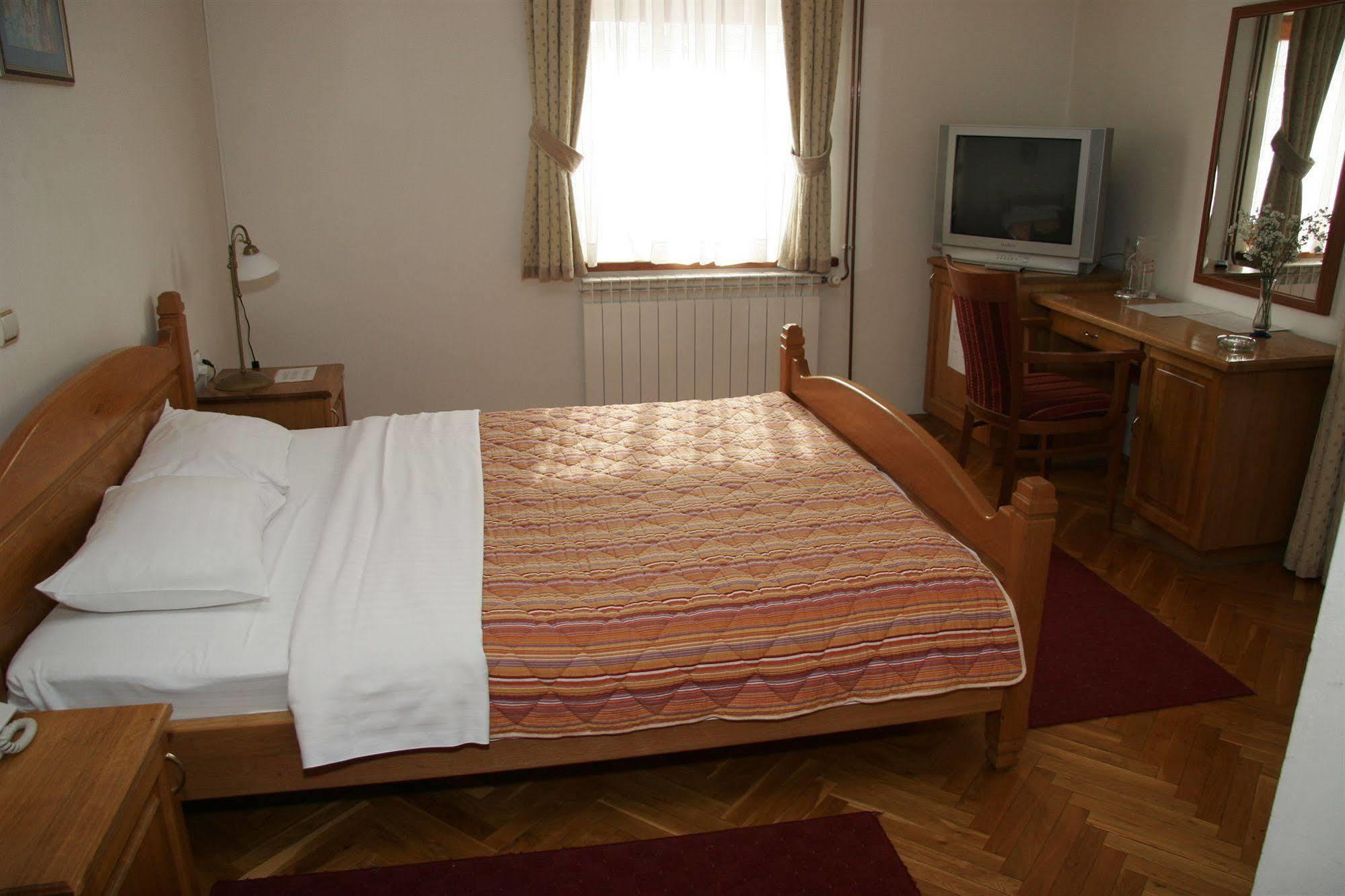 Hotel Sucevic Garni ベオグラード エクステリア 写真