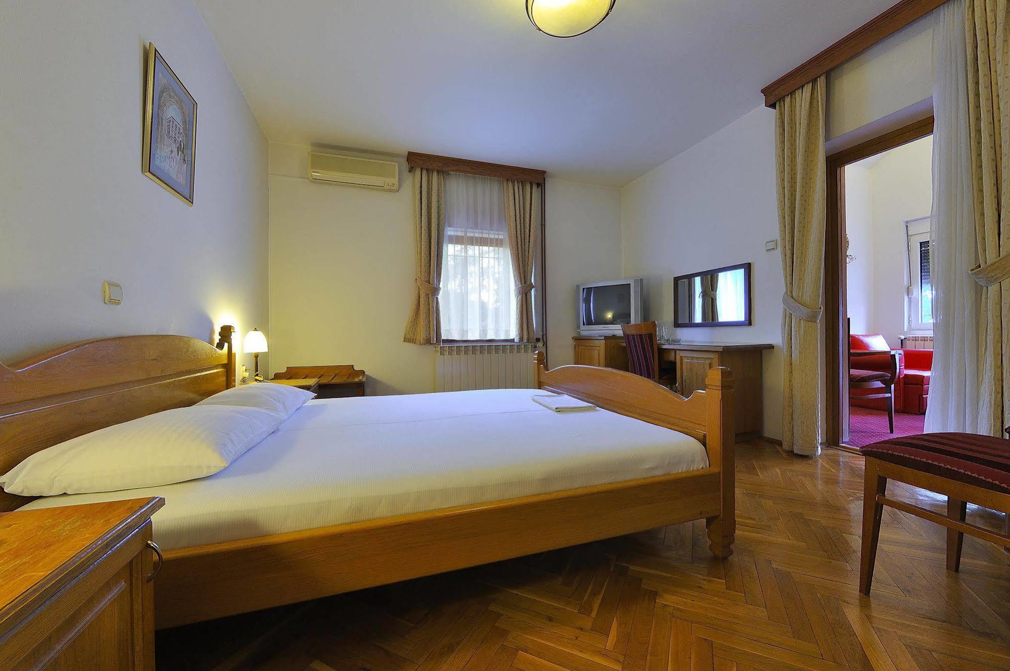 Hotel Sucevic Garni ベオグラード エクステリア 写真