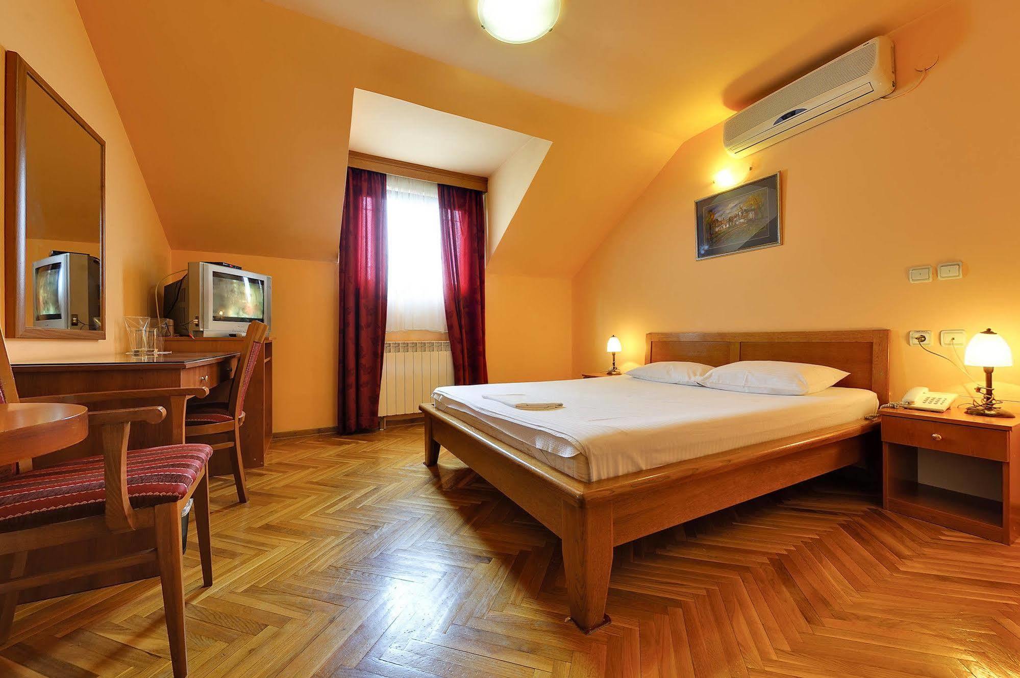 Hotel Sucevic Garni ベオグラード エクステリア 写真