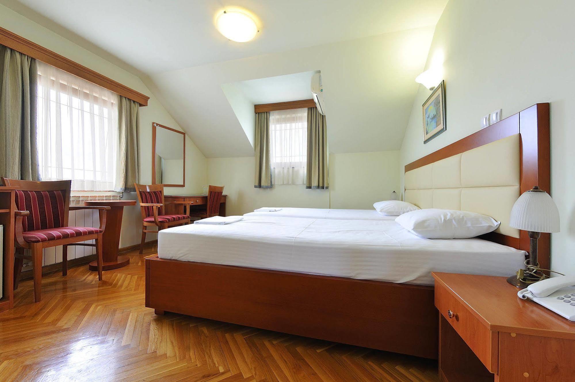 Hotel Sucevic Garni ベオグラード エクステリア 写真